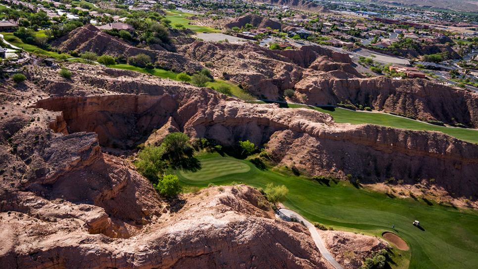 /content/dam/images/golfdigest/fullset/course-photos-for-places-to-play/Oasis Golf Club Palmer hole 6.jpg