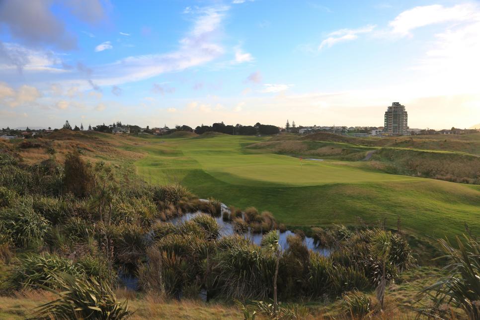 /content/dam/images/golfdigest/fullset/course-photos-for-places-to-play/Paraparaumu_01BackWide_3932.jpg