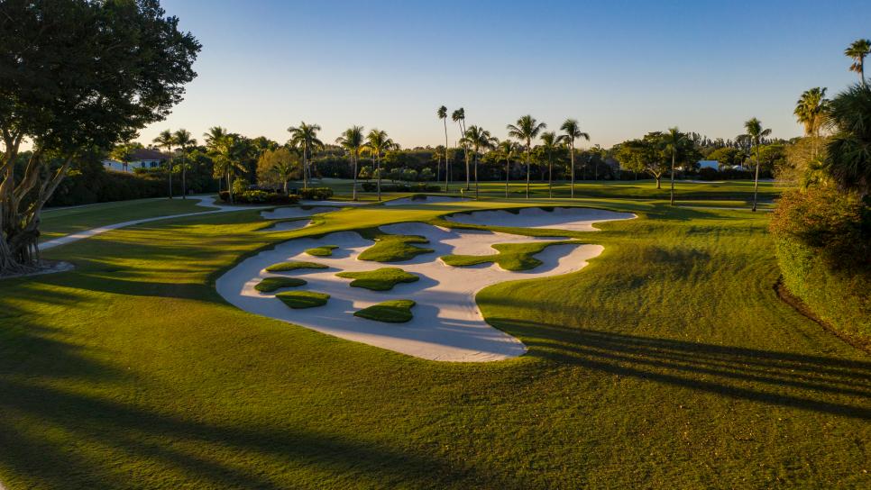 /content/dam/images/golfdigest/fullset/course-photos-for-places-to-play/Pine-Tree-GC-Hole13-Florida-2149.jpg