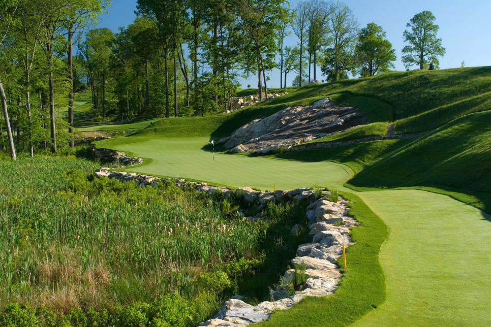https://www.golfdigest.com/content/dam/images/golfdigest/fullset/course-photos-for-places-to-play/Pound-Ridge-Golf-Course-Hole15-8257.jpg