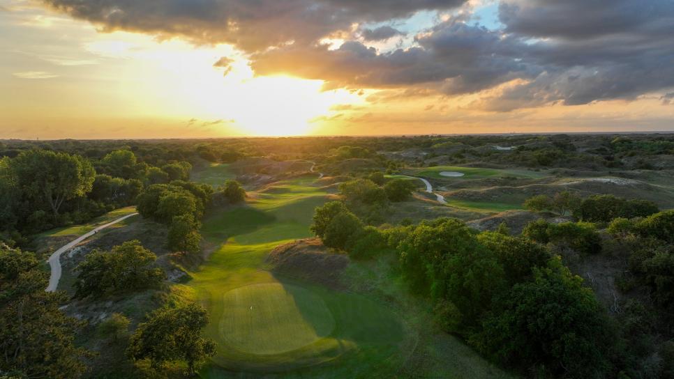 /content/dam/images/golfdigest/fullset/course-photos-for-places-to-play/Royal-Hague_15AerialBackSunset_0352.jpg