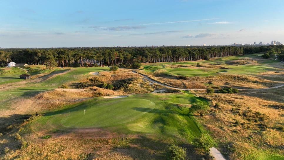 /content/dam/images/golfdigest/fullset/course-photos-for-places-to-play/RoyalHague_12AerialBack_0293.jpg