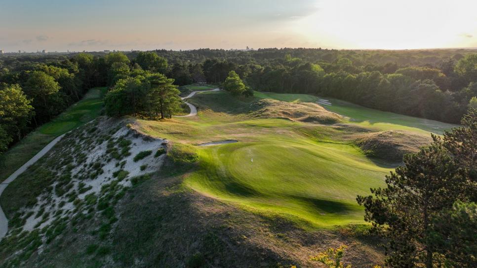 /content/dam/images/golfdigest/fullset/course-photos-for-places-to-play/RoyalHague_17AerialBack_0254.jpg