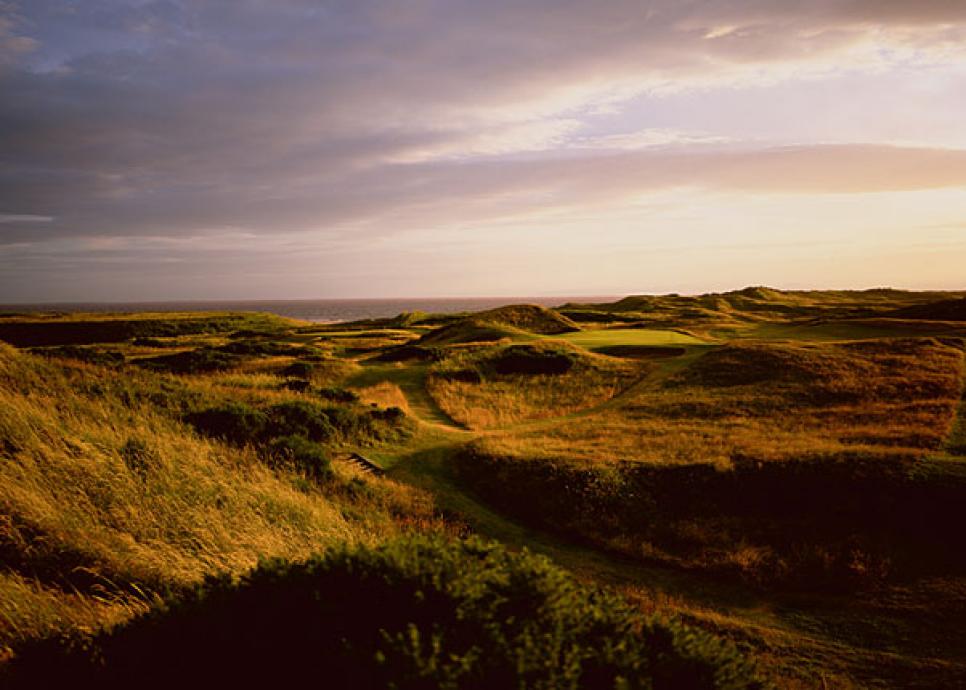 /content/dam/images/golfdigest/fullset/course-photos-for-places-to-play/Royal_Troon_GC_Aerial.jpg