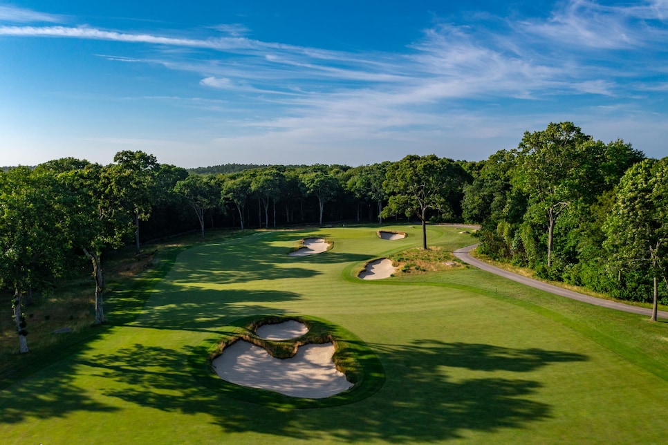 https://www.golfdigest.com/content/dam/images/golfdigest/fullset/course-photos-for-places-to-play/Shelter-Harbor-Golf-Club-1st-frwy-22327.png