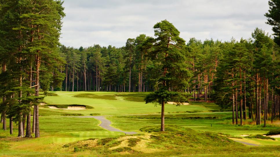 /content/dam/images/golfdigest/fullset/course-photos-for-places-to-play/Swinley_Forest_Fairway_Jon_Cavalier.jpg