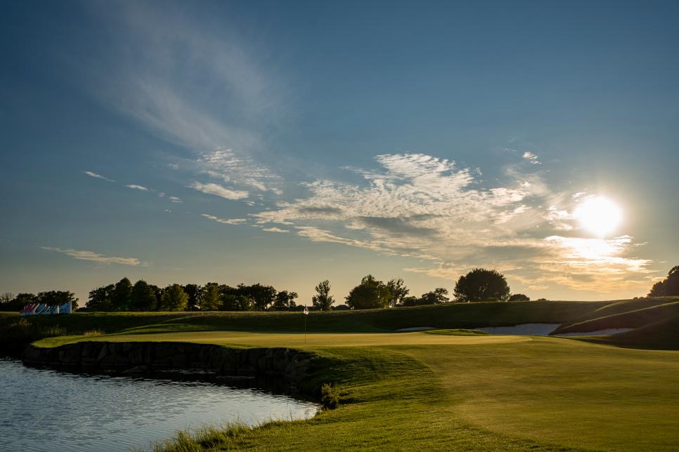 /content/dam/images/golfdigest/fullset/course-photos-for-places-to-play/TPC-Twin-Cities-Hole17-David-Parker-19251.jpg