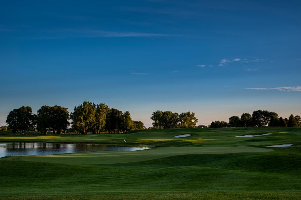 /content/dam/images/golfdigest/fullset/course-photos-for-places-to-play/TPC-Twin-Cities-Hole18-David-Parker-19251.jpg