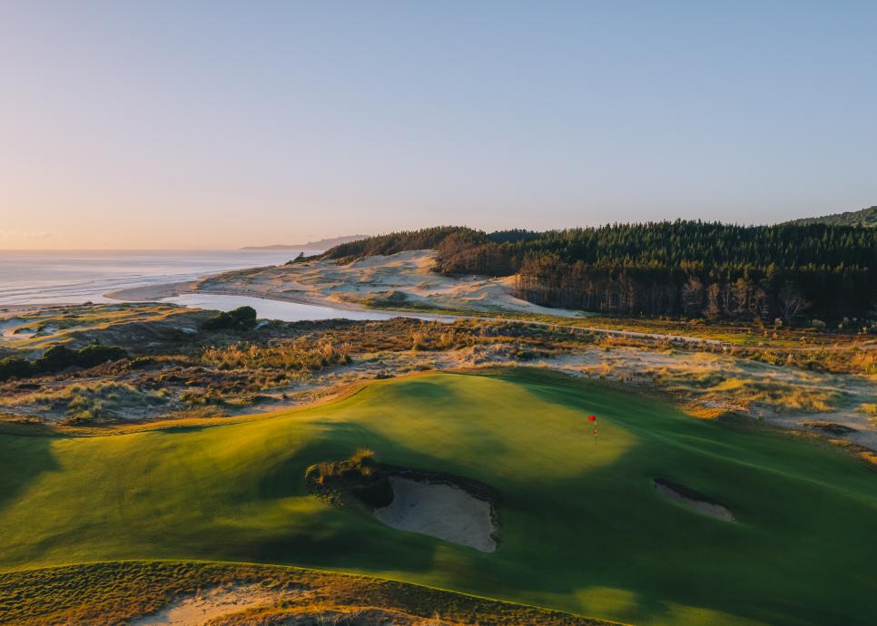 /content/dam/images/golfdigest/fullset/course-photos-for-places-to-play/Te_Arai_Links_South_Course_Hole5.jpg