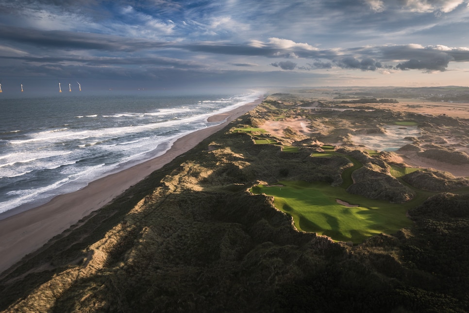 https://www.golfdigest.com/content/dam/images/golfdigest/fullset/course-photos-for-places-to-play/Trump International Golf Links Scotland-New Course-12 Green-Jacob Sjöman-August 24.jpg