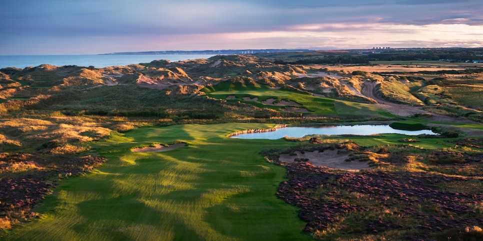 https://www.golfdigest.com/content/dam/images/golfdigest/fullset/course-photos-for-places-to-play/Trump International Golf Links Scotland-New Course-Heather and Wetland Hole 6-Jacob Sjöman-August 24.jpg