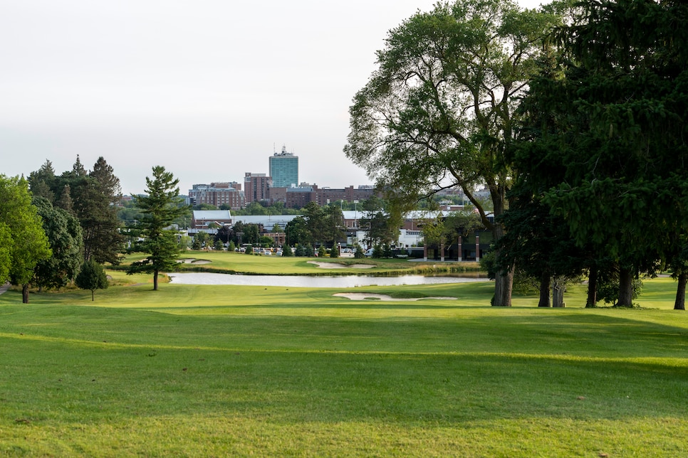 university-of-michigan-golf-course-eighteenth-hole-5822