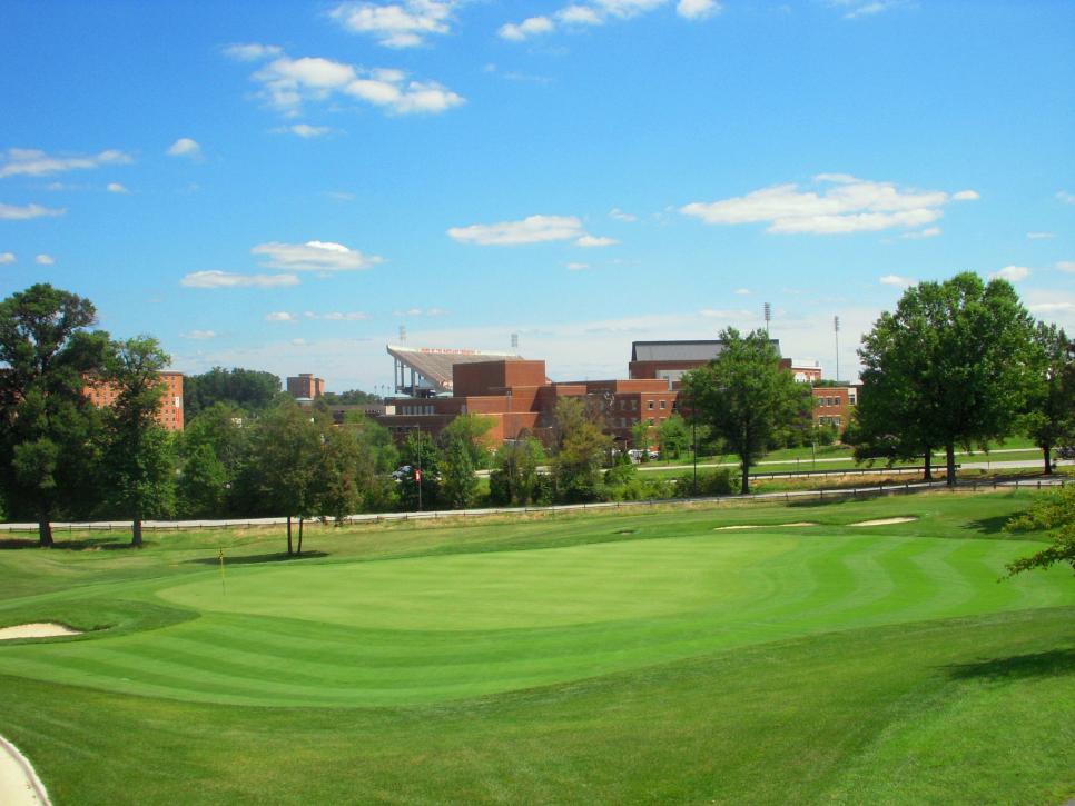 /content/dam/images/golfdigest/fullset/course-photos-for-places-to-play/University-Maryland-Hole9-5060.jpg
