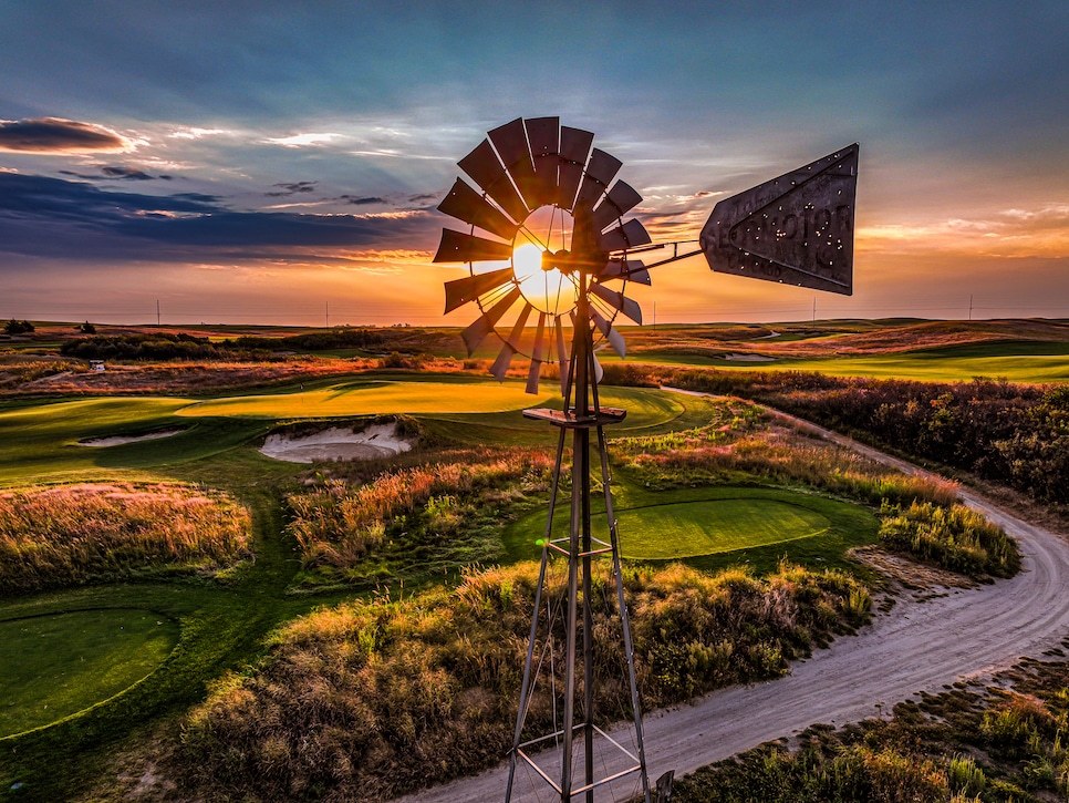 /content/dam/images/golfdigest/fullset/course-photos-for-places-to-play/Wild Horse Golf Club nebraska Hole 16 Photographer Levi Shinn.jpg