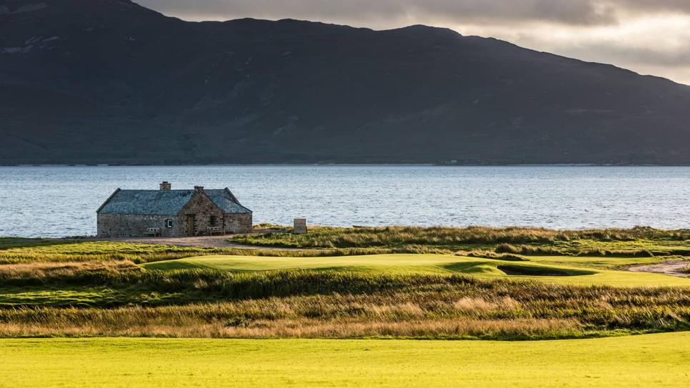 /content/dam/images/golfdigest/fullset/course-photos-for-places-to-play/ardfin-estate-eleventh-scotland.jpg