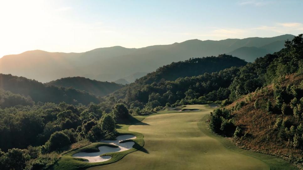 https://www.golfdigest.com/content/dam/images/golfdigest/fullset/course-photos-for-places-to-play/balsam-mountain-preserve-22472.jpg