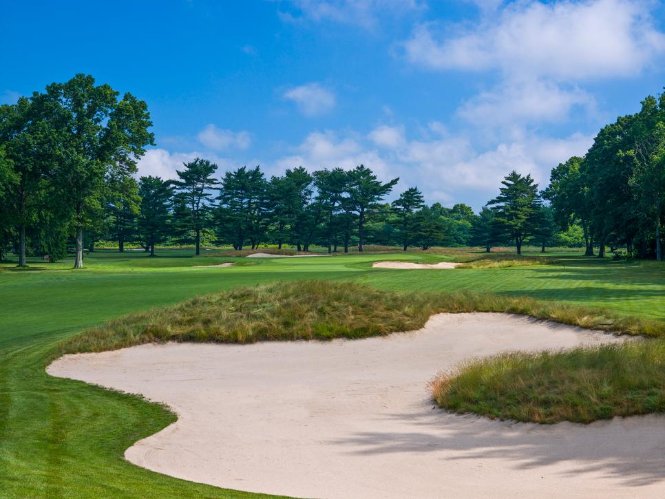 /content/dam/images/golfdigest/fullset/course-photos-for-places-to-play/bethpage-red-eight-7844.jpg