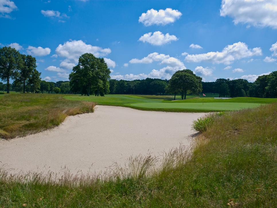 /content/dam/images/golfdigest/fullset/course-photos-for-places-to-play/bethpage-red-fifteen-7844.jpg