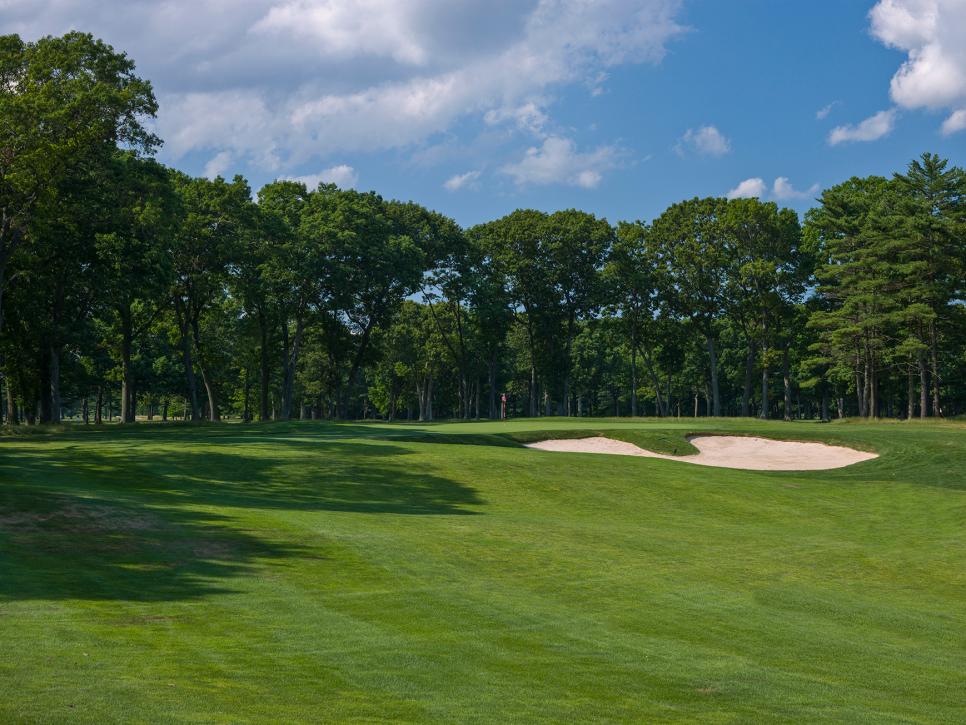 /content/dam/images/golfdigest/fullset/course-photos-for-places-to-play/bethpage-red-seventeen-7844.jpg