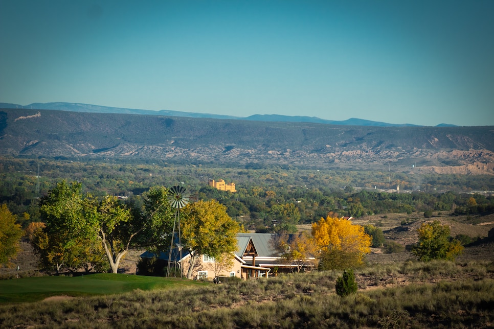 /content/dam/images/golfdigest/fullset/course-photos-for-places-to-play/black-mesa-new-mexico-eighteenth-green.jpg