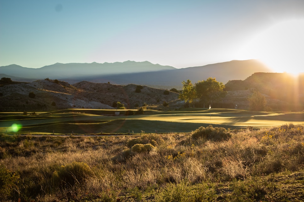/content/dam/images/golfdigest/fullset/course-photos-for-places-to-play/black-mesa-new-mexico-ninth-green.jpg