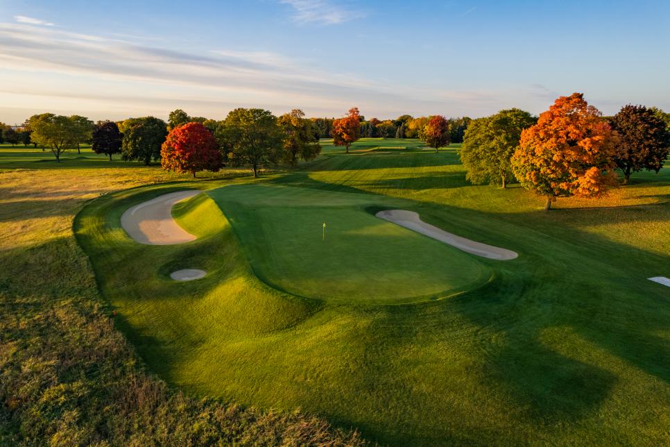 /content/dam/images/golfdigest/fullset/course-photos-for-places-to-play/blue-mound-golf-and-country-club-wisconsin-thirteen-11928.jpg