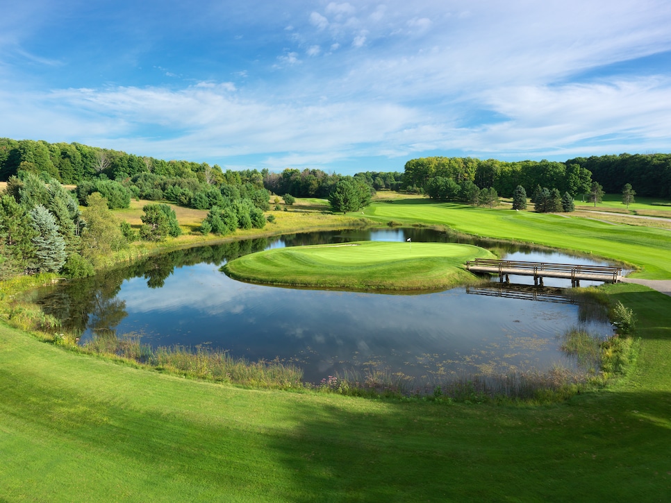 boyne-highlands-monument-eighteen-green