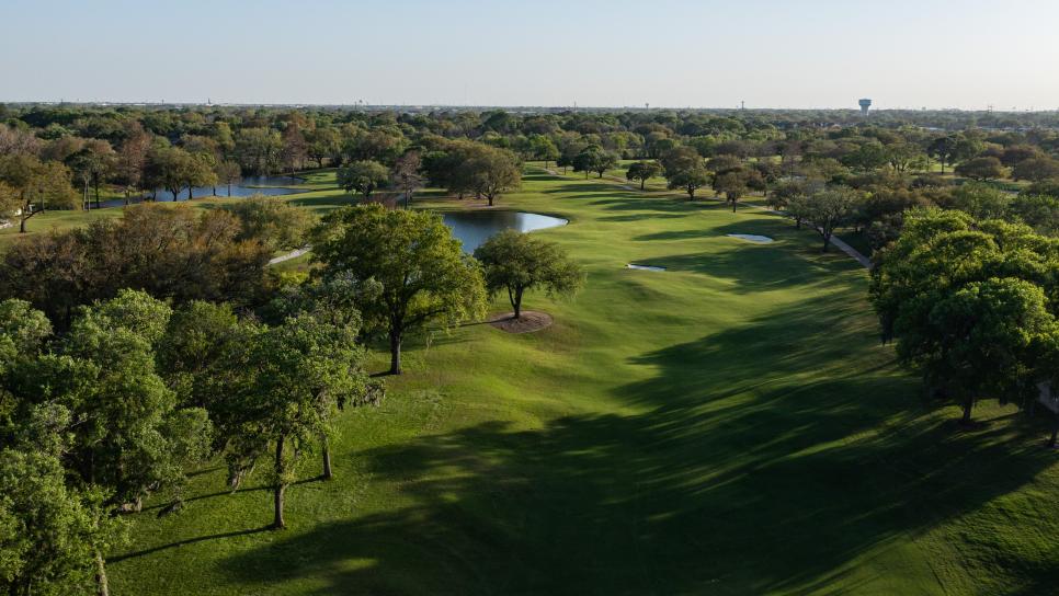 /content/dam/images/golfdigest/fullset/course-photos-for-places-to-play/braeburn-country-club-eighteen-hole-10730.jpeg