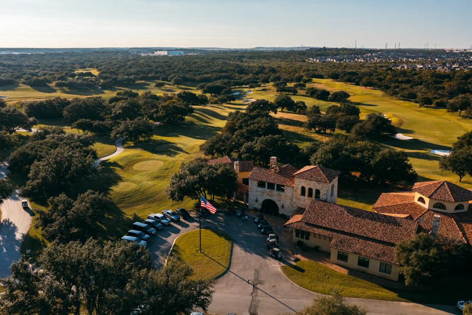 /content/dam/images/golfdigest/fullset/course-photos-for-places-to-play/briggs-ranch-san-antonio-texas-clubhouse-21315.jpg