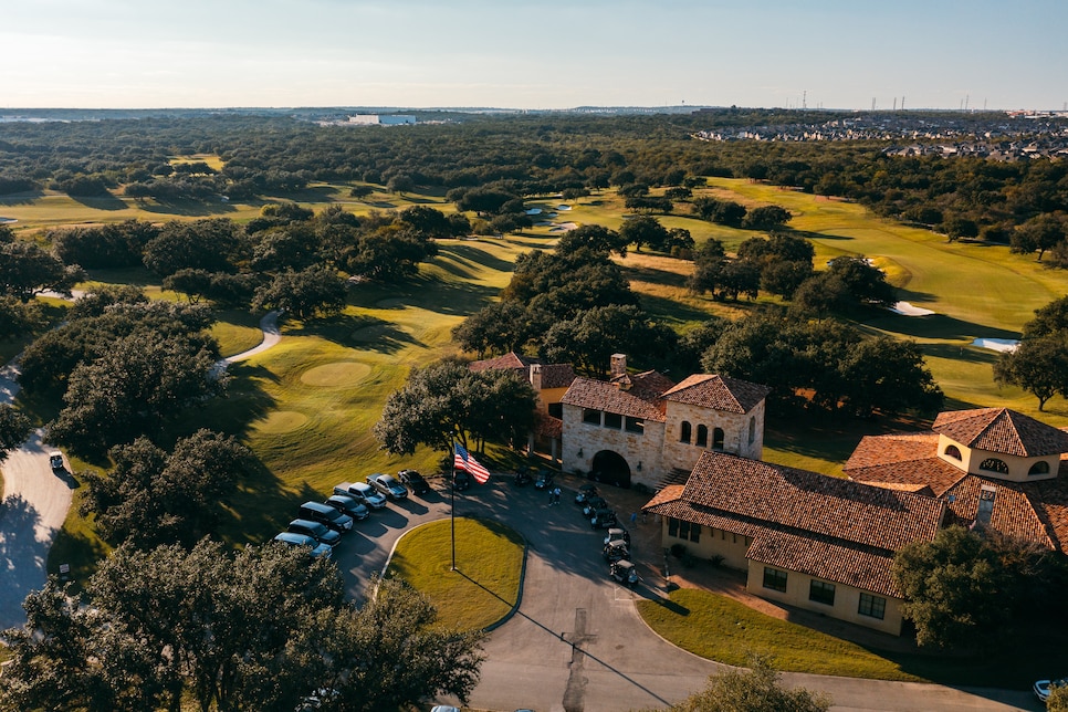 /content/dam/images/golfdigest/fullset/course-photos-for-places-to-play/briggs-ranch-san-antonio-texas-clubhouse-21315.jpg