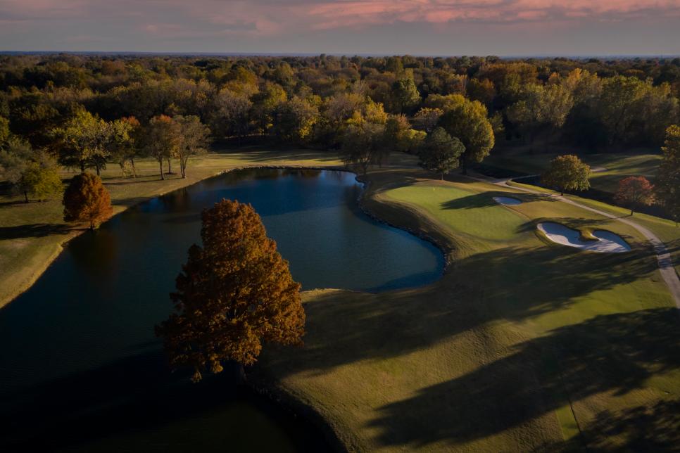 /content/dam/images/golfdigest/fullset/course-photos-for-places-to-play/cedar-ridge-country-club-oklahoma-fifteen-9186.jpg