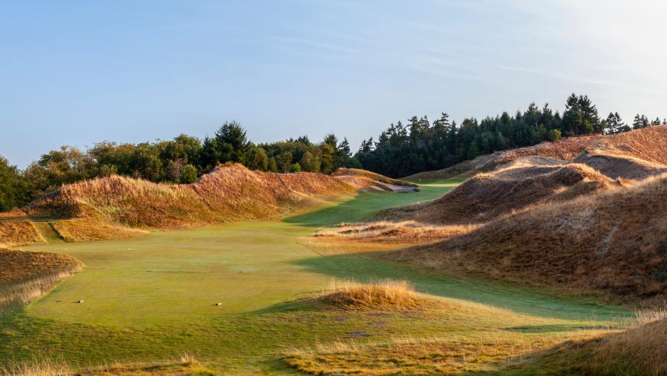 /content/dam/images/golfdigest/fullset/course-photos-for-places-to-play/chambers-bay-washington-twelth-24044.jpg