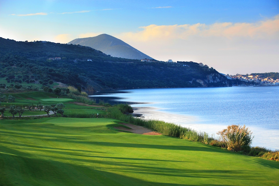 https://www.golfdigest.com/content/dam/images/golfdigest/fullset/course-photos-for-places-to-play/costa-navarino-greece-bay-golf-course.jpg