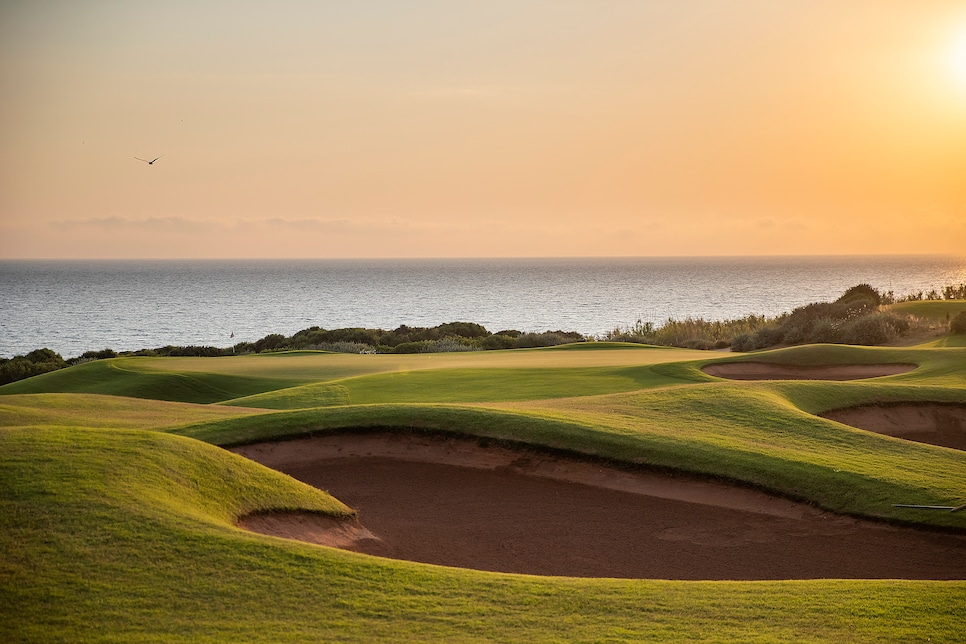 https://www.golfdigest.com/content/dam/images/golfdigest/fullset/course-photos-for-places-to-play/costa-navarino-greece-dunes-course-.jpg