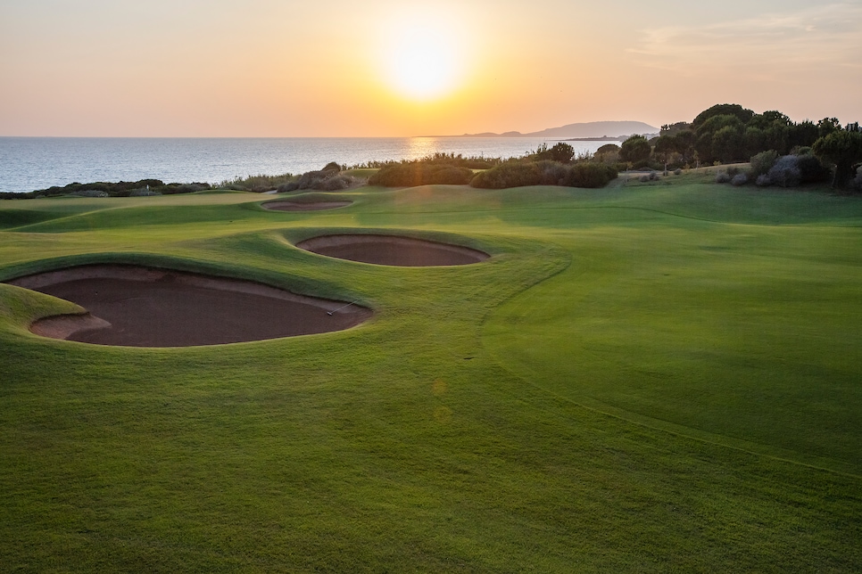 /content/dam/images/golfdigest/fullset/course-photos-for-places-to-play/costa-navarino-greece-the-dunes-course-.jpg