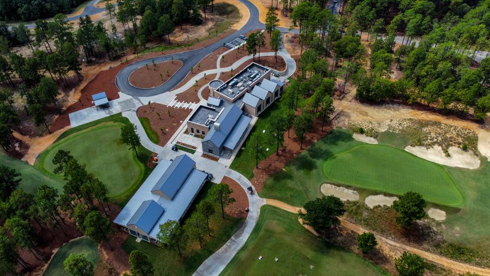 /content/dam/images/golfdigest/fullset/course-photos-for-places-to-play/dormie-club-north-carolina-clubhouse-26323.jpg