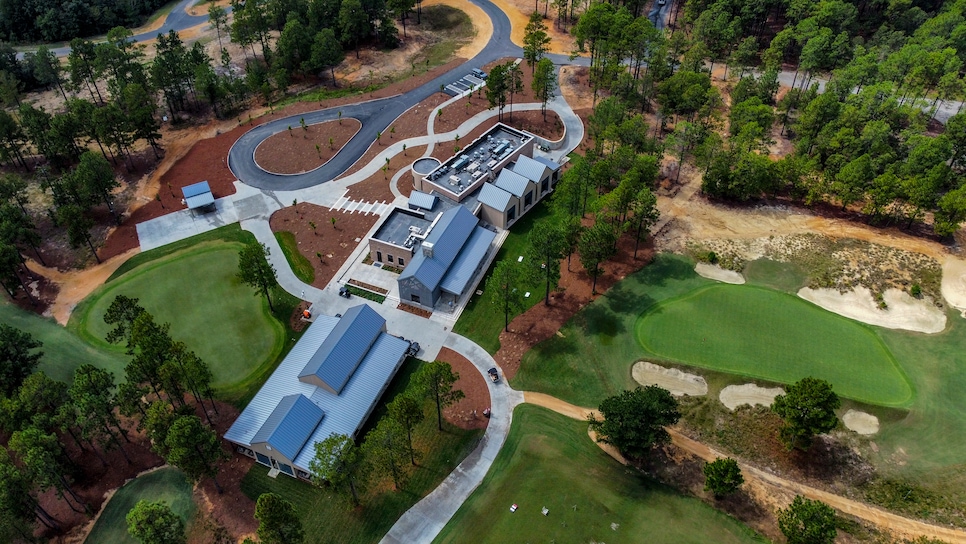 /content/dam/images/golfdigest/fullset/course-photos-for-places-to-play/dormie-club-north-carolina-clubhouse-26323.jpg