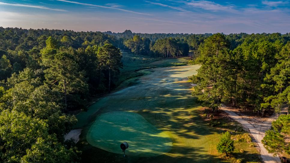 /content/dam/images/golfdigest/fullset/course-photos-for-places-to-play/dormie-club-north-carolina-fifteen-26323.jpg
