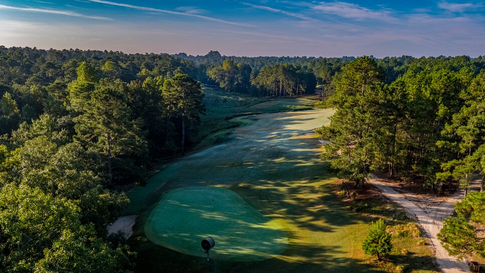 /content/dam/images/golfdigest/fullset/course-photos-for-places-to-play/dormie-club-north-carolina-fifteen-26323.jpg