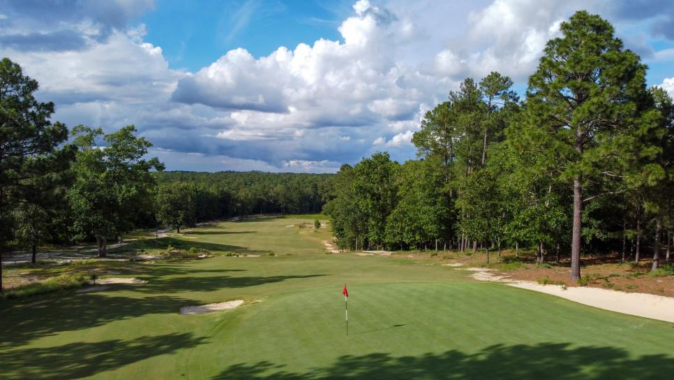 /content/dam/images/golfdigest/fullset/course-photos-for-places-to-play/dormie-club-north-carolina-seventeen-green-26323.jpg