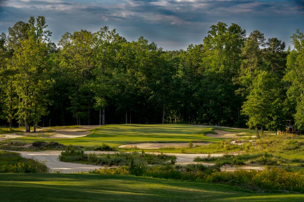 /content/dam/images/golfdigest/fullset/course-photos-for-places-to-play/dormie-club-north-carolina-sixteen-26323.jpg