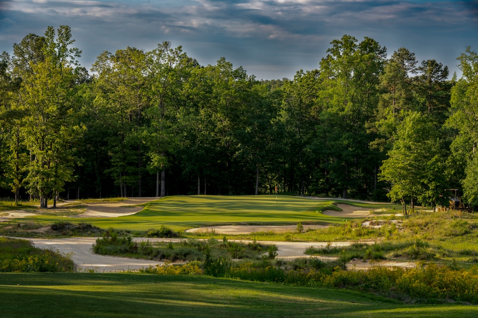 /content/dam/images/golfdigest/fullset/course-photos-for-places-to-play/dormie-club-north-carolina-sixteen-26323.jpg