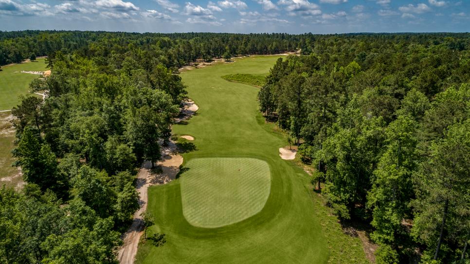/content/dam/images/golfdigest/fullset/course-photos-for-places-to-play/dormie-club-north-carolina-tenth-26323.jpg