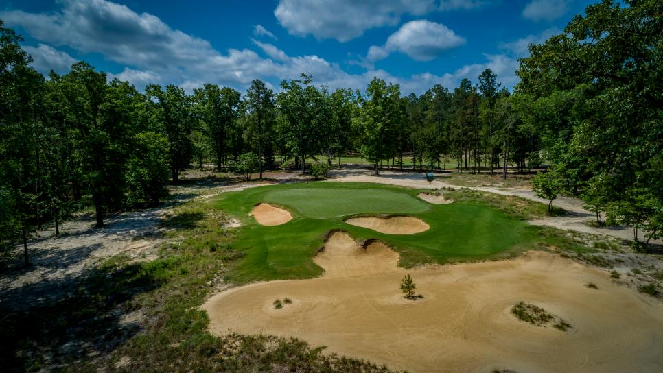 /content/dam/images/golfdigest/fullset/course-photos-for-places-to-play/dormie-club-north-carolina-twelve-26323.jpg