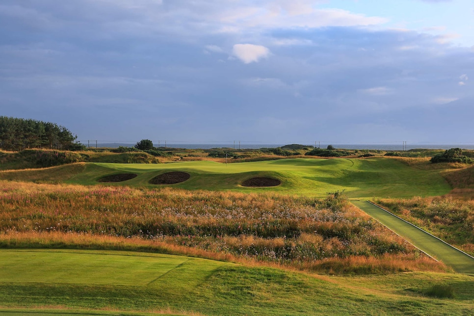 /content/dam/images/golfdigest/fullset/course-photos-for-places-to-play/dundonald-eleventh-hole-scotland.jpg