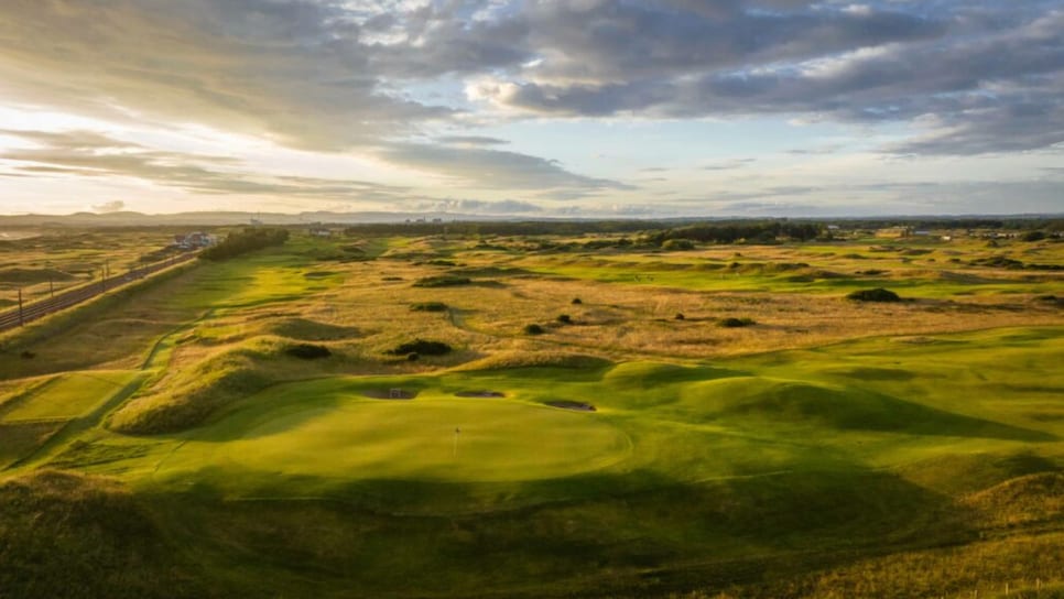 /content/dam/images/golfdigest/fullset/course-photos-for-places-to-play/dundonald-links-scotland.jpg