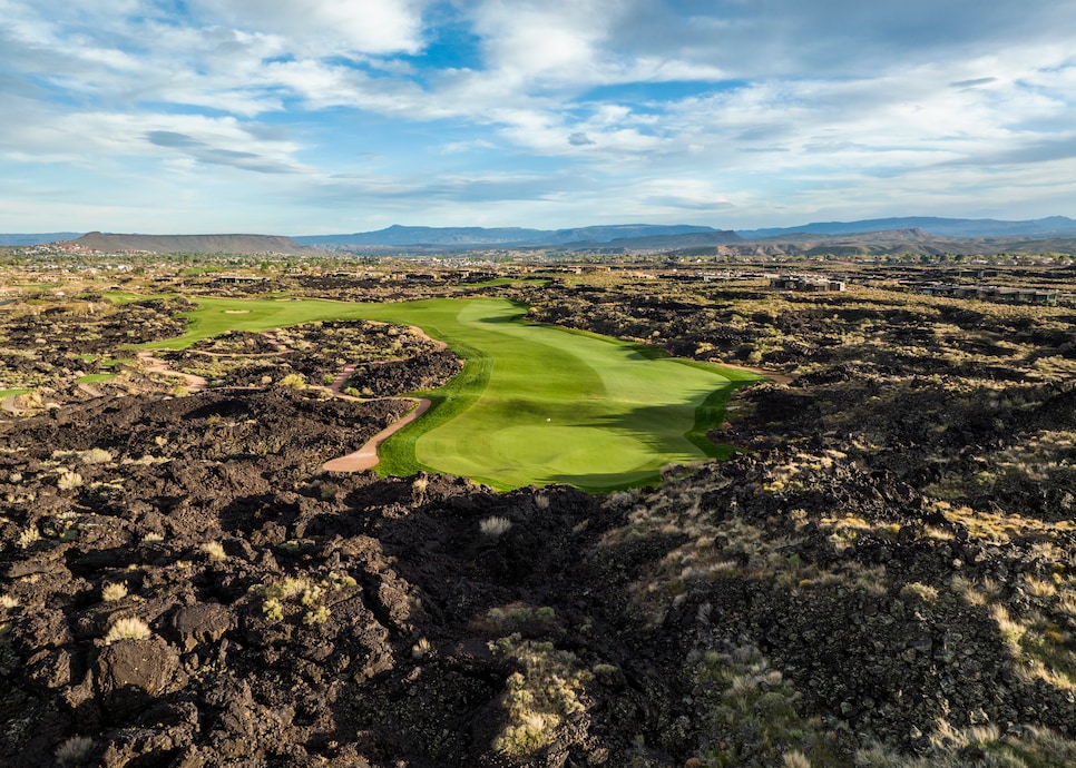 /content/dam/images/golfdigest/fullset/course-photos-for-places-to-play/entrada-snowcanyon-utah-17657.jpg