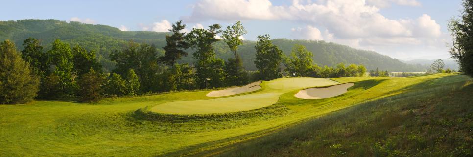 /content/dam/images/golfdigest/fullset/course-photos-for-places-to-play/greenbrier-sporting-club-snead-fifteen-21260.jpg