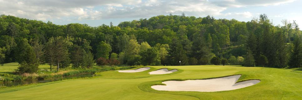 /content/dam/images/golfdigest/fullset/course-photos-for-places-to-play/greenbrier-sporting-club-snead-first-21260.jpg