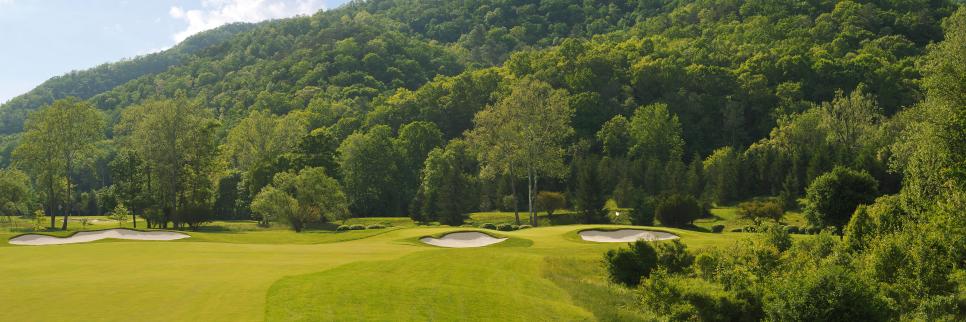 /content/dam/images/golfdigest/fullset/course-photos-for-places-to-play/greenbrier-sporting-club-snead-fourth-21260.jpg